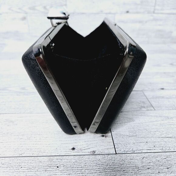 MMS Design Studio Hard Side Clam Shell Clutch Evening Special Occasion Bag - Picture 9 of 16